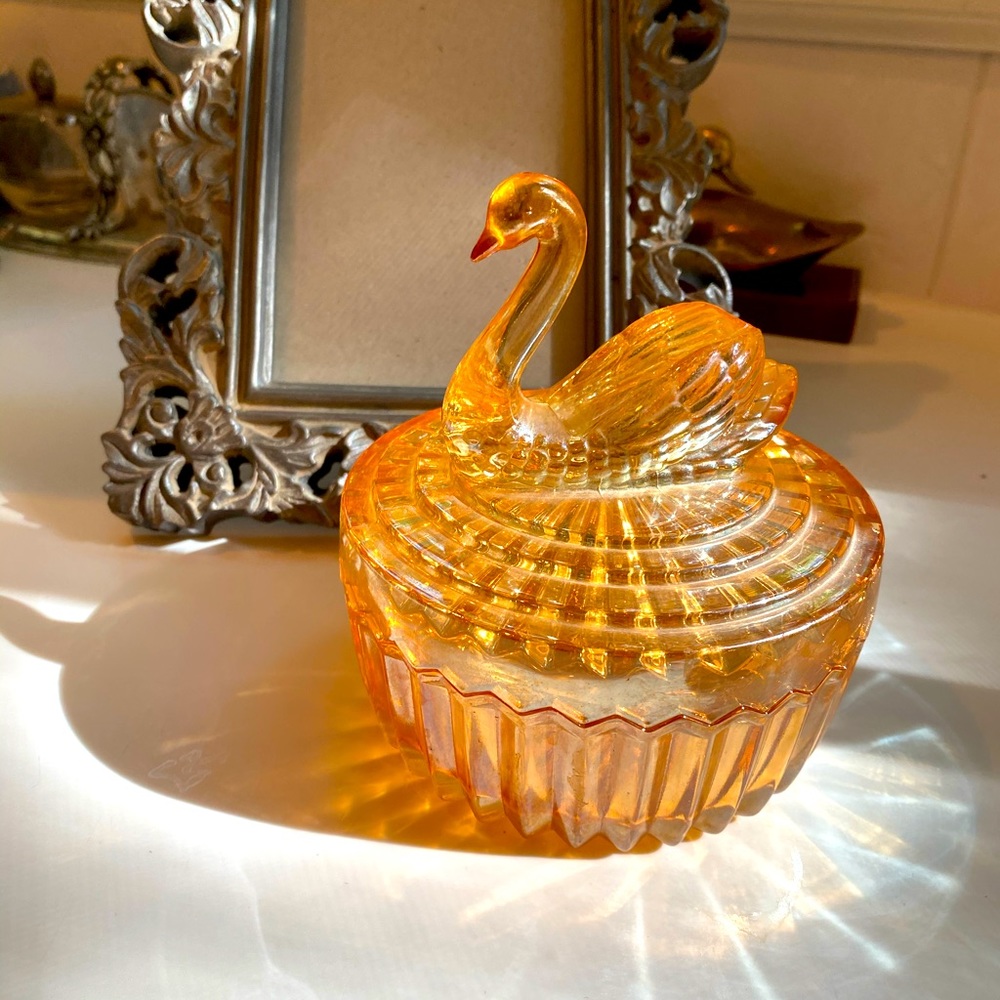 Vintage Jeanette glass swan